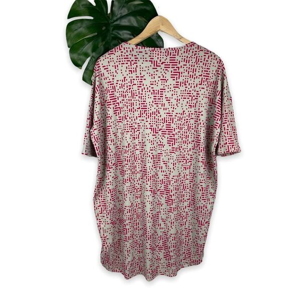 Lularoe Irma Hi-Lo Knit Oversized Tunic Tee in Geo Dash Print - S | Small - Picture 3 of 10